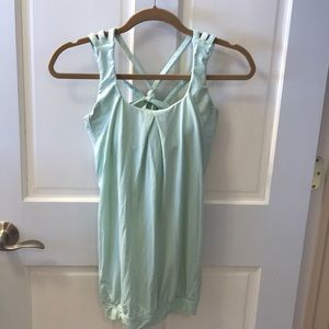 Lululemon tank size 8 with pads